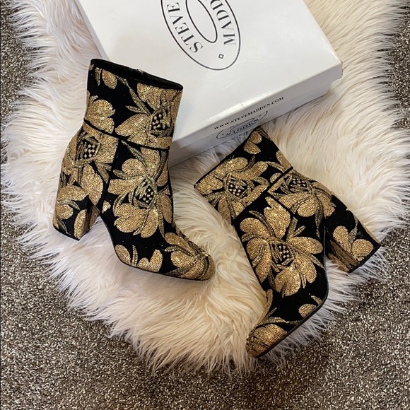 Steve Madden Shoes - Steve Madden black and gold heeled glitter booties